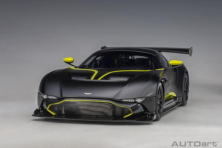 70262 1/18 ASTON MARTIN VULCAN (MATT BLACK W/ LIME GREEN STRIPES)