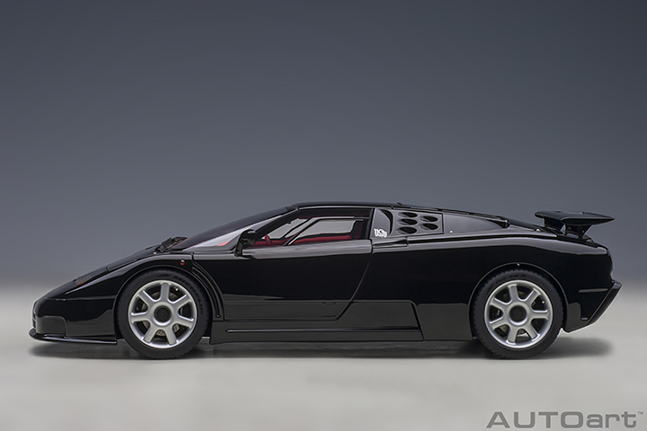 70919 1/18 BUGATTI EB110 SS (NERO VERNICE/BLACK)