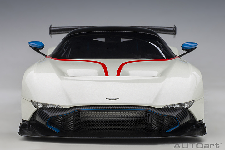 70261 1/18 ASTON MARTIN VULCAN (STRATUS WHITE W/ BLUE & RED STRIPES)