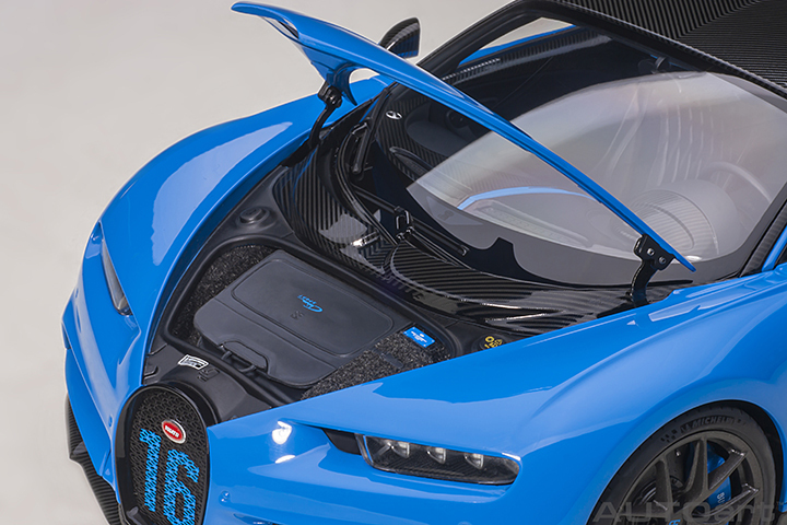 70997 1/18 BUGATTI CHIRON SPORT 2019 (FRENCH RACING BLUE/CARBON)