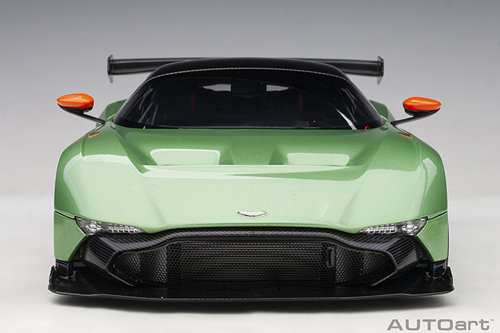 70263 1/18 ASTON MARTIN VULCAN(APPLE TREE GREEN METALLIC)