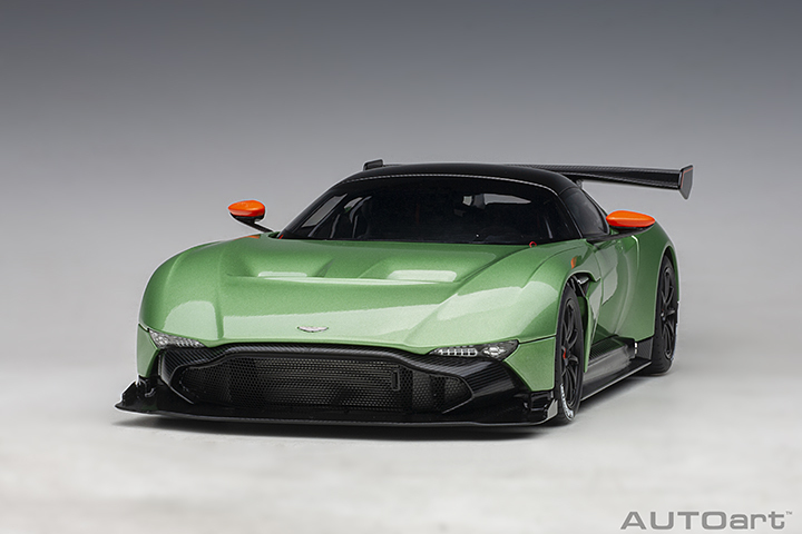 70263 1/18 ASTON MARTIN VULCAN(APPLE TREE GREEN METALLIC)