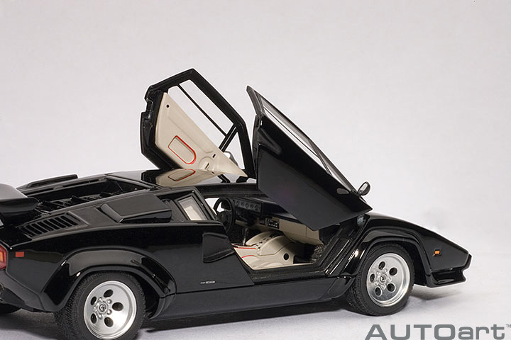 54532 1/43 LAMBORGHINI COUNTACH 5000 S (BLACK) (WITH OPENINGS)