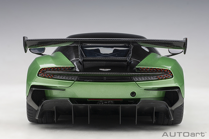 70263 1/18 ASTON MARTIN VULCAN(APPLE TREE GREEN METALLIC)