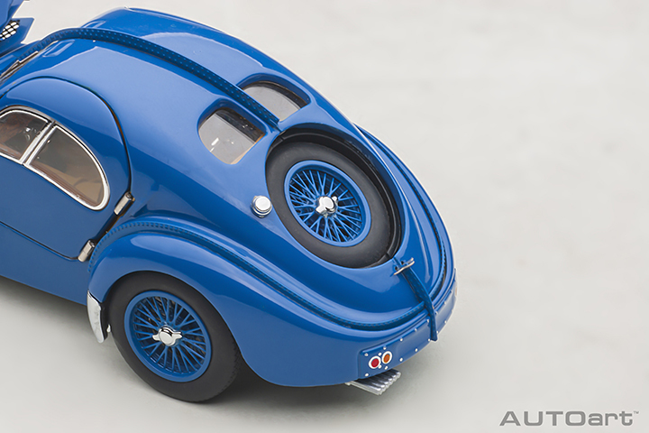 50947 1/43 BUGATTI 57SC ATLANTIC 1938 (BLUE/WITH METAL WIRE-SPOKE WHEELS)