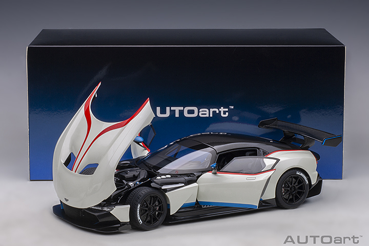 70261 1/18 ASTON MARTIN VULCAN (STRATUS WHITE W/ BLUE &amp; RED STRIPES)