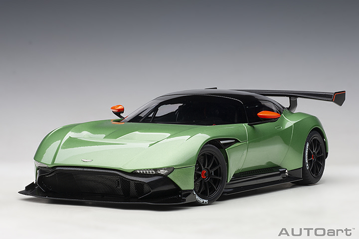 70263 1/18 ASTON MARTIN VULCAN(APPLE TREE GREEN METALLIC)