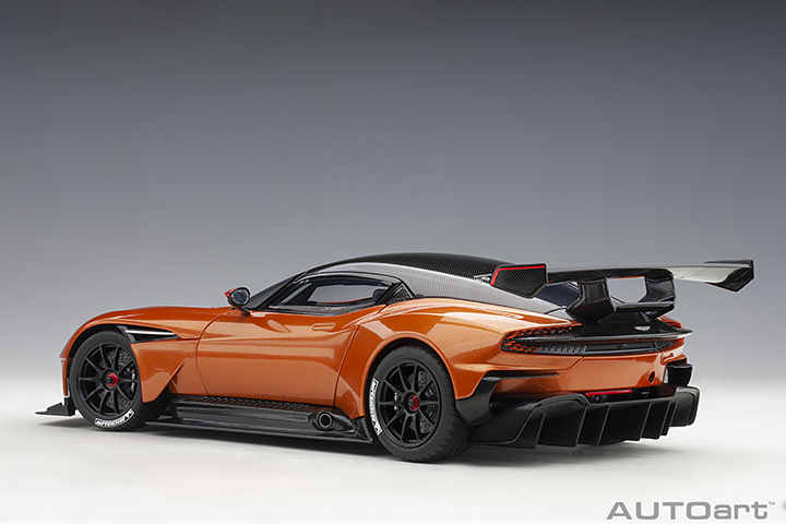 70264 1/18 ASTON MARTIN VULCAN (MADAGASCAR ORANGE)