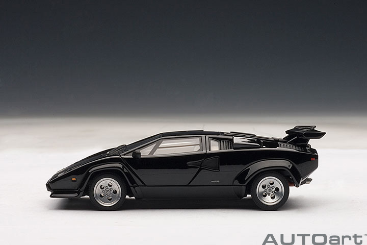 54532 1/43 LAMBORGHINI COUNTACH 5000 S (BLACK) (WITH OPENINGS)