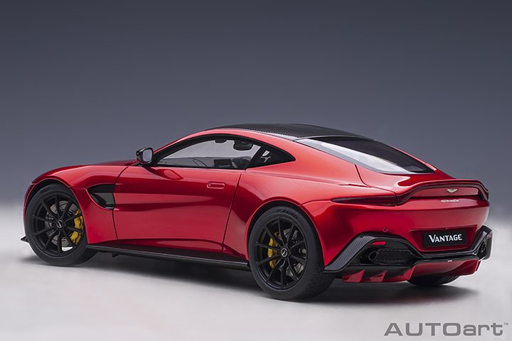 70277 1/18 ASTON MARTIN VANTAGE 2019 (HYPER RED)