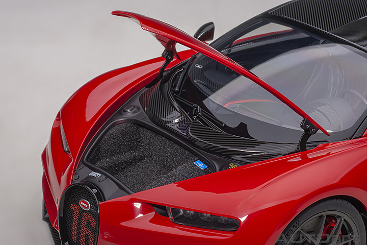 70996 1/18 BUGATTI CHIRON SPORT 2019 (ITALIAN RED/CARBON)