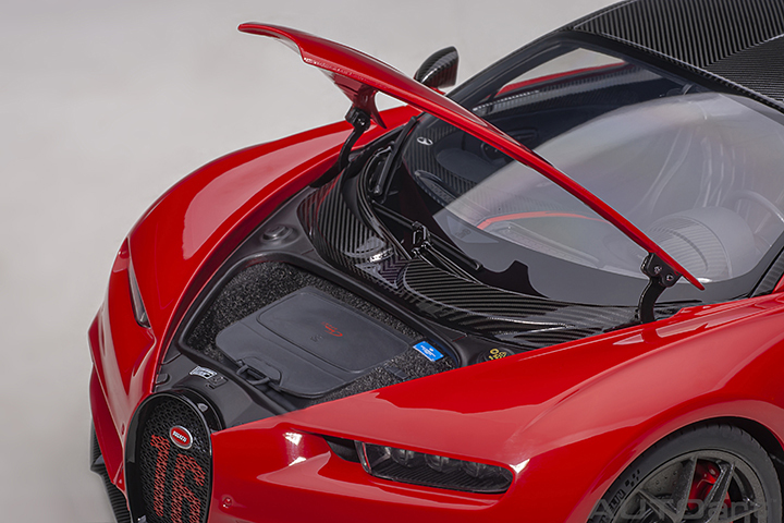 70996 1/18 BUGATTI CHIRON SPORT 2019 (ITALIAN RED/CARBON)