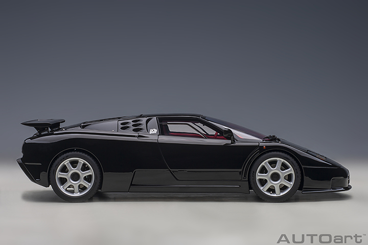 70919 1/18 BUGATTI EB110 SS (NERO VERNICE/BLACK)