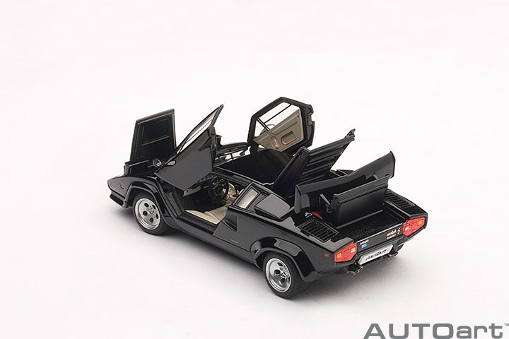 54532 1/43 LAMBORGHINI COUNTACH 5000 S (BLACK) (WITH OPENINGS)