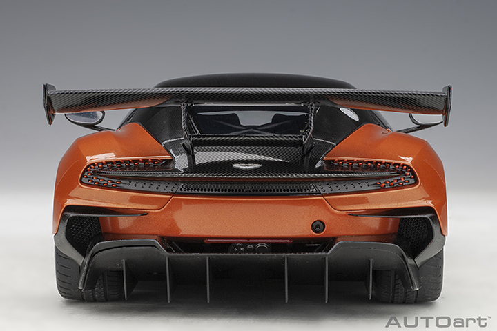 70264 1/18 ASTON MARTIN VULCAN (MADAGASCAR ORANGE)