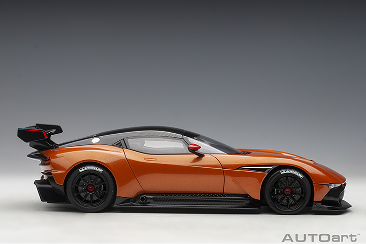 70264 1/18 ASTON MARTIN VULCAN (MADAGASCAR ORANGE)