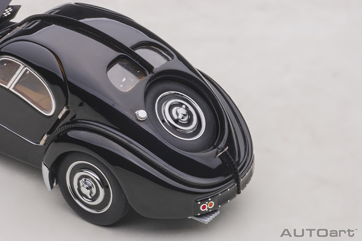 50946 1/43 BUGATTI 57SC ATLANTIC 1938 (BLACK/WITH DISC WHEELS)