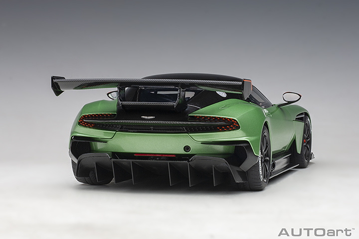 70263 1/18 ASTON MARTIN VULCAN(APPLE TREE GREEN METALLIC)