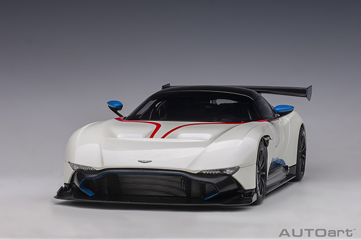 70261 1/18 ASTON MARTIN VULCAN (STRATUS WHITE W/ BLUE & RED STRIPES)