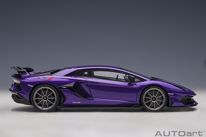 79179 1/18 LAMBORGHINI AVENTADOR SVJ  (VIOLA PASIFAE/PEARL PURPLE)