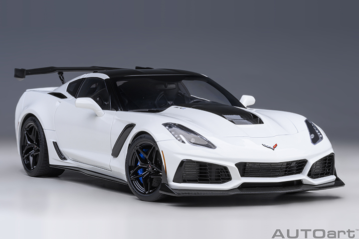 71270 1/18 CHEVROLET CORVETTE C7 ZR1 (ARCTIC WHITE)