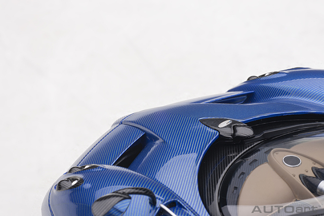 78286 1/18 PAGANI HUAYRA ROADSTER (BLU TRICOLORE CARBON FIBER)