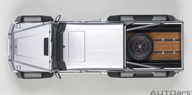 76301 1/18 MERCEDES-BENZ G63 AMG 6x6 (SILVER)