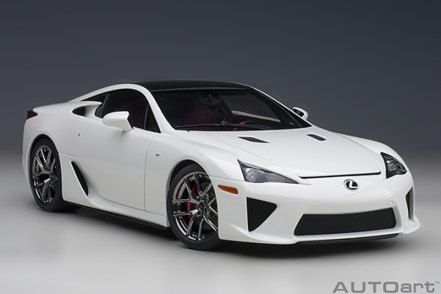 78851 1/18 LEXUS LFA (WHITEST WHITE/CARBON BLACK)