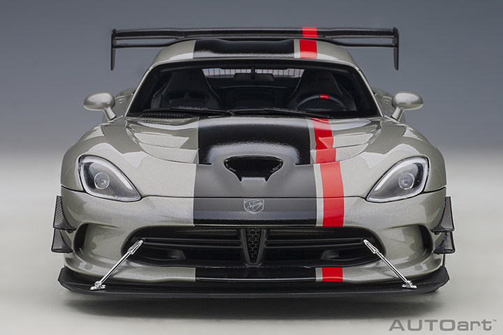 71733 1/18 DODGE VIPER ACR 2017 (BILLET SILVER METALLIC W/ BLACK STRIPES)