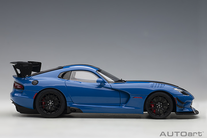 71734 1/18 DODGE VIPER ACR 2017 (COMPETITION BLUE W/ BLACK STRIPES)