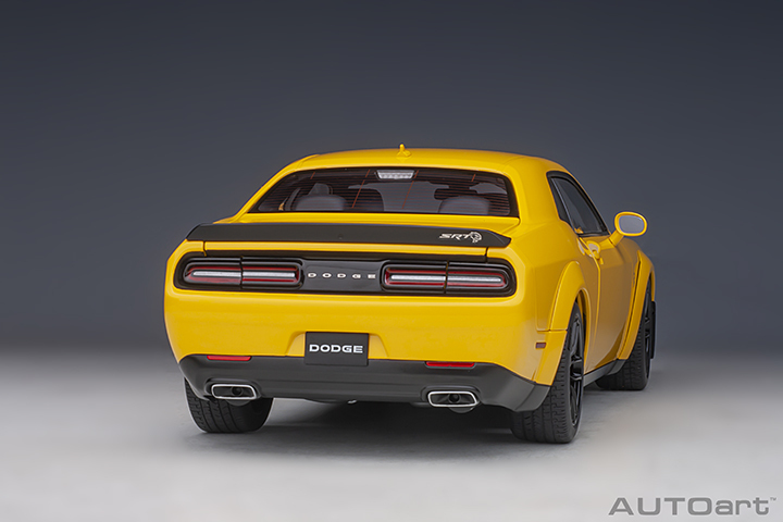 71737 1/18 DODGE CHALLENGER SRT HELLCAT WIDEBODY 2018 (YELLOW JACKET/SATIN BLACK PAINTED HOOD)