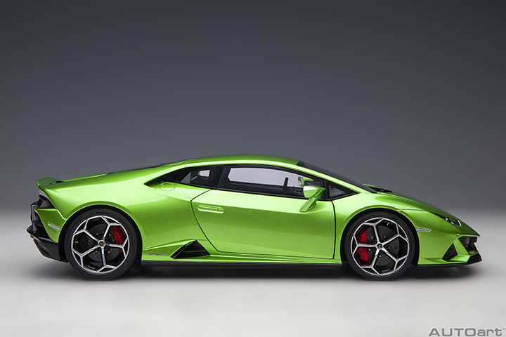 79215 1/18 LAMBORGHINI HURACAN EVO (VERDE SELVANS)