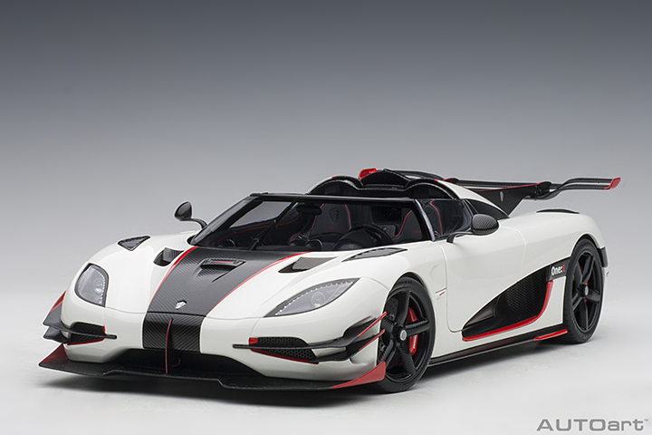 79016 1/18 KOENIGSEGG ONE : 1 (PEBBLE WHITE/CARBON BLACK /RED ACCENTS)