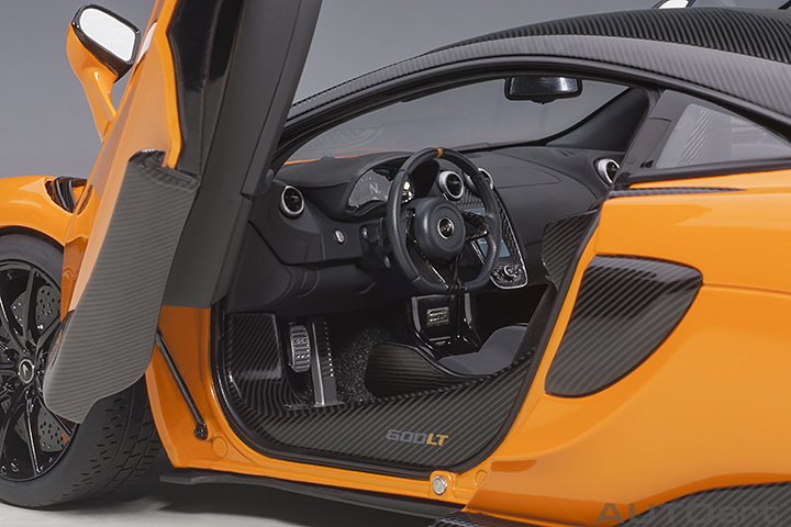 76084 1/18 McLAREN 600LT (MYAN ORANGE)