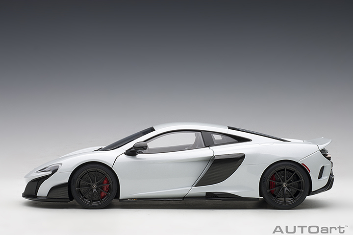 76046 1/18 McLAREN 675LT (SILICA WHITE)