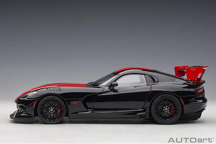 71732 1/18 DODGE VIPER 1:28 EDITION ACR 2017 (BLACK W/ RED STRIPES)