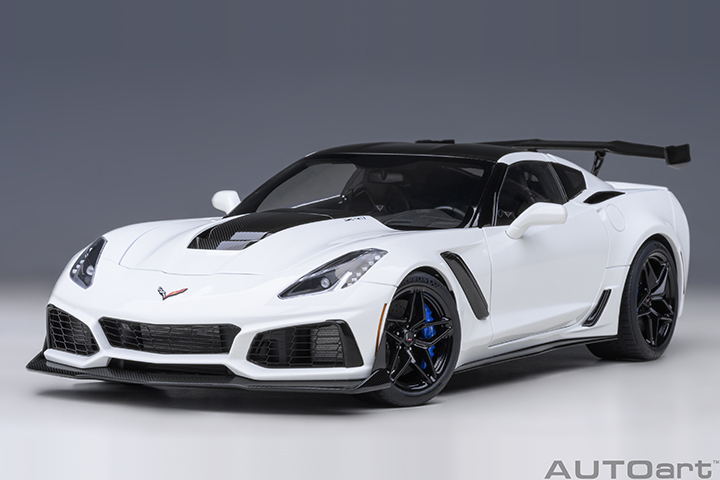 71270 1/18 CHEVROLET CORVETTE C7 ZR1 (ARCTIC WHITE)