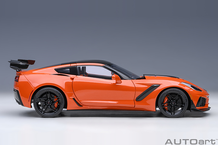 71279 1/18 CHEVROLET CORVETTE C7 ZR1 (SEBRING ORANGE TINTCOAT)