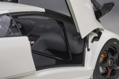 79149 1/18 LAMBORGHINI DIABLO SV-R (IMPACT WHITE)