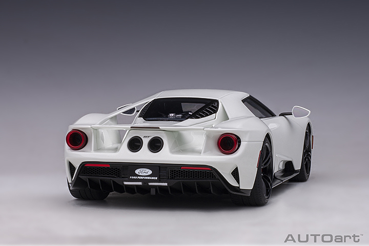 72941 1/18 FORD GT 2017 (FROZEN WHITE)