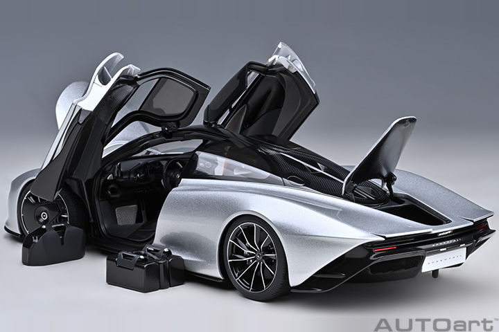 76090 1/18 McLAREN SPEEDTAIL (SUPERNOVA SILVER)