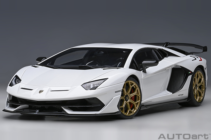 79217 1/18 LAMBORGHINI AVENTADOR SVJ (BIANCO ASOPO/PEARL WHITE)