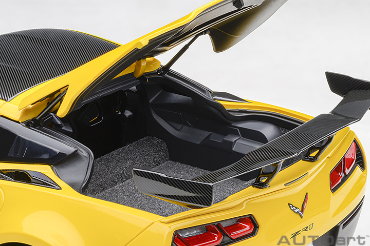 71278 1/18 CHEVROLET CORVETTE C7 ZR1 (CORVETTE RACING YELLOW TINTCOAT)