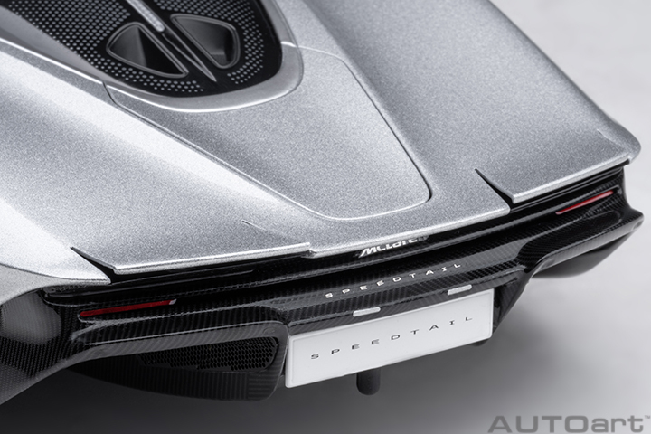 76090 1/18 McLAREN SPEEDTAIL (SUPERNOVA SILVER)