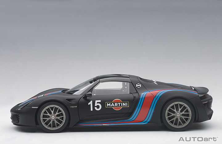 77929  1/18 PORSCHE 918 SPYDER WEISSACH PACKAGE (BLACK/MARTINI LIVERY)