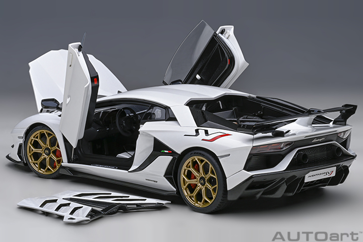 79217 1/18 LAMBORGHINI AVENTADOR SVJ (BIANCO ASOPO/PEARL WHITE)