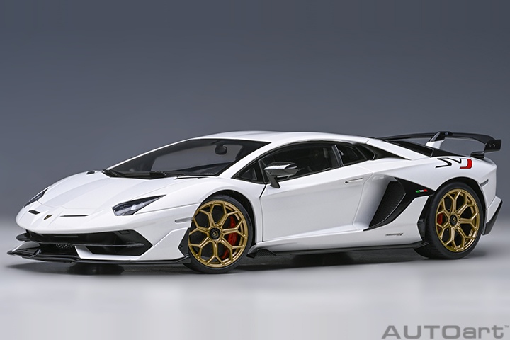 79217 1/18 LAMBORGHINI AVENTADOR SVJ (BIANCO ASOPO/PEARL WHITE)