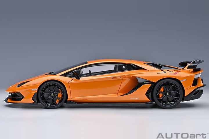 79218 1/18 LAMBORGHINI AVENTADOR SVJ (ARANCIO ATLAS/PEARL ORANGE)