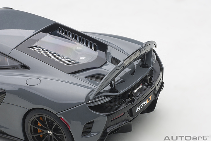 76047 1/18 McLAREN 675LT (CHICANE GREY)