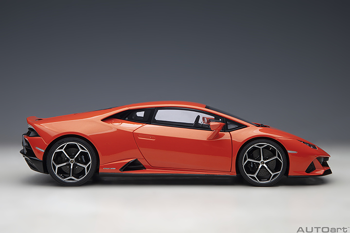 79214 1/18 LAMBORGHINI HURACAN EVO (ARANCIO XANTO)